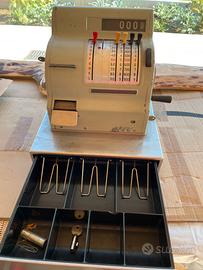 Vecchio registratore di cassa