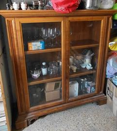 Vetrina in noce massello