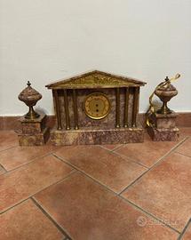 Orologio da camino in marmo e bronzo stile neoclas