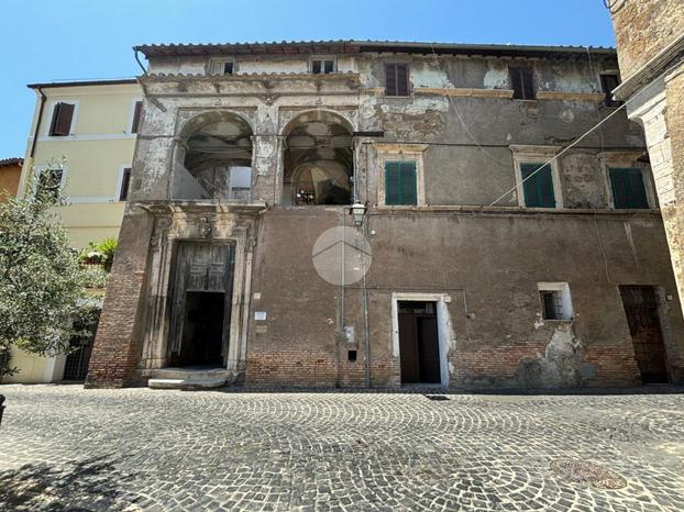 2 LOCALI A CIVITA CASTELLANA