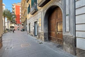 Nocera locale uso studio ufficio con posto auto