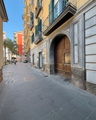 Nocera locale uso studio ufficio con posto auto