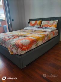 Letto contenitore similpelle grigio chiaro 