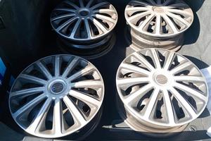 Cerchi in ferro e copricerchi in plastica Fiat 500