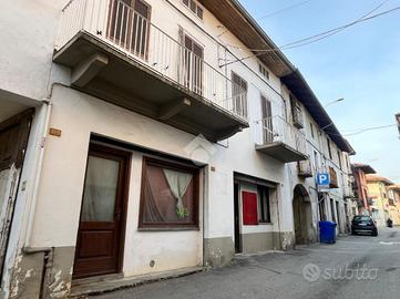 2 LOCALI A CASTELLAMONTE