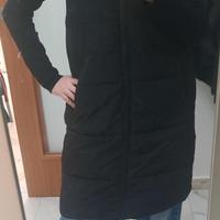 Smanicato lungo imbottito nero con cappuccio 
