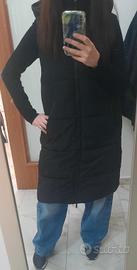 Smanicato lungo imbottito nero con cappuccio 