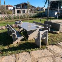 Tavolo e panche in marmo