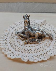 Statuina: cavallo seduto