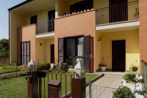 Villa/villetta a schiera in Lombardi