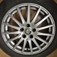 Cerchi lega R17 e gomme Pirelli 225/50 R17