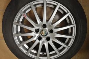 Cerchi lega R17 e gomme Pirelli 225/50 R17