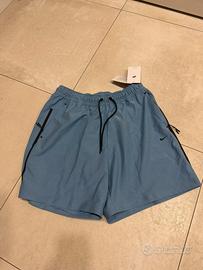 Pantaloncino nike tech uomo nuovo con cartellino