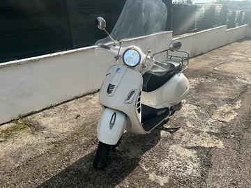 Vespa 300 gts
