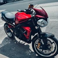 TRIUMPH STREET TRIPLE 675 R
