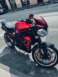 TRIUMPH STREET TRIPLE 675 R