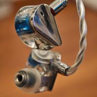 IEM Moondrop Blessing 3 con accessori e Thieaudio