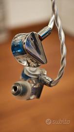 IEM Moondrop Blessing 3 con accessori e Thieaudio