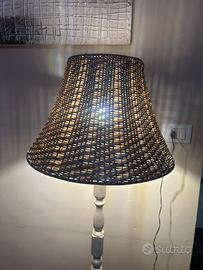 Lampada decorativa con ruota di filatura per lana