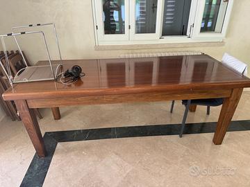Tavolo in legno massello