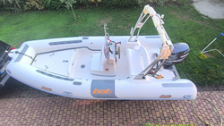 Bat Big Cayman 510, Yamaha F80 e Carrello