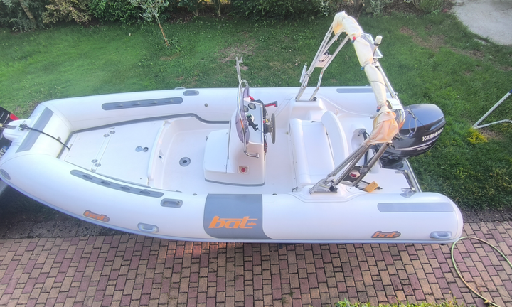 Bat Big Cayman 510, Yamaha F80 e Carrello