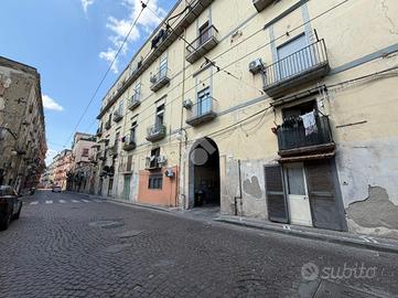 MULTILOCALE A NAPOLI