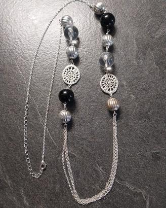 Collana nera, bianca, argentata, bigiotteria