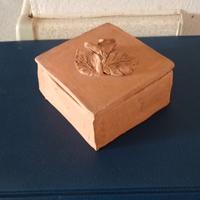 Porta oggetti in terracotta 