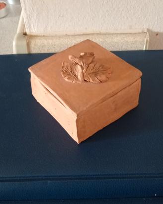 Porta oggetti in terracotta 