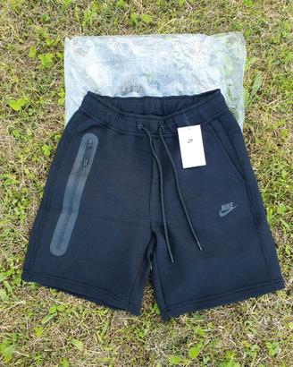 Nike Tech Fleece pantaloncini nero S/M