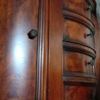 Mobile antichizzato in noce