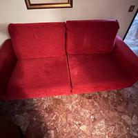 divano in tessuto rosso
