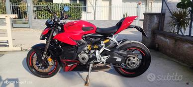Ducati Streetfighter V2 