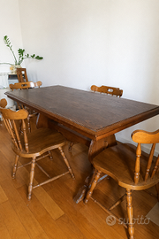Tavolo in legno (sedie escluse)