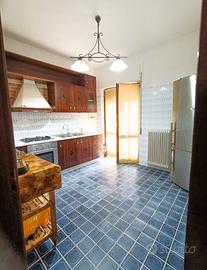 Villa con giardino