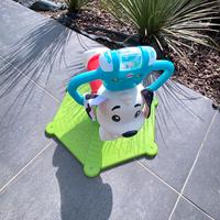 Cagnolino saltella e gira