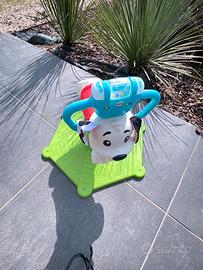 Cagnolino saltella e gira