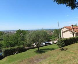 Villa unifamiliare con ampio giardino e vista m...