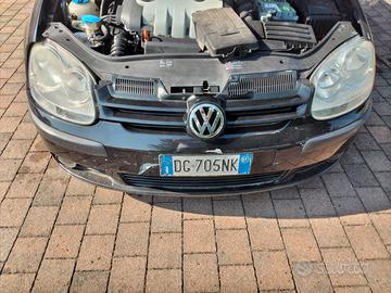 Auto con motore apposto non bene la carrozzeria
