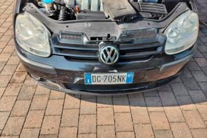 Auto con motore apposto non bene la carrozzeria