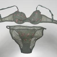 Completo in tulle ricamato