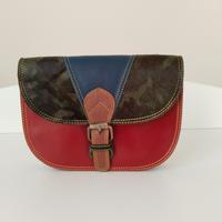 Borsa in pelle con dettaglio animalier.