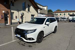 Mitsubishi Outlander 2.0 4WD PHEV gancio traino