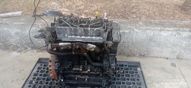 motore G9U 2.5 trafic Vivaro Primastar Renault 