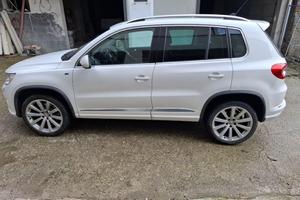 Volkswagen Tiguan r-line 2.0 tsi 4motion