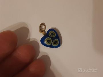 Ciondolo blu a forma di cuore