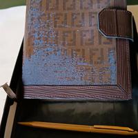AGENDA FENDI 1982 DANNEGGIATA +PENNA CHROMATIC