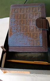 AGENDA FENDI 1982 DANNEGGIATA +PENNA CHROMATIC