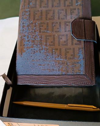AGENDA FENDI 1982 DANNEGGIATA +PENNA CHROMATIC